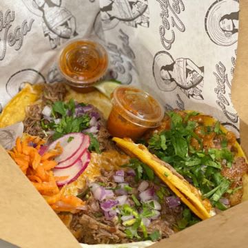 Cerda Vega Tacos: A Review of the Legendary Street Food Experience