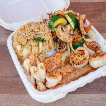 Salmon, Shrimp & Scallop Plate 
