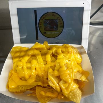 Nachos with cheese 