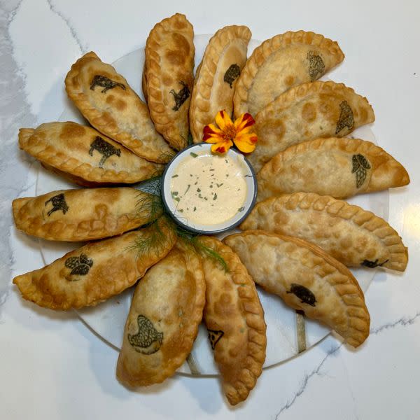 2 EMPANADAS