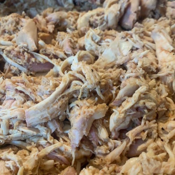Pulled Chicken Sandwich w/chips