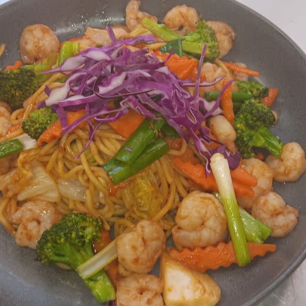 Stir Fry Noodle w/ Chicken 
