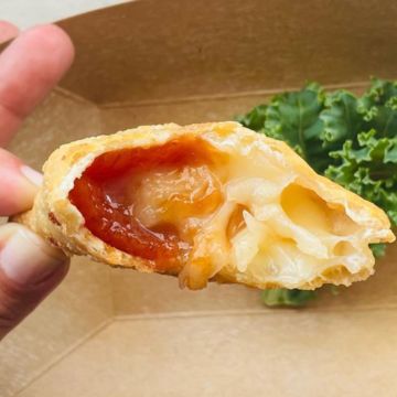 Empanada De Guayaba Con Queso