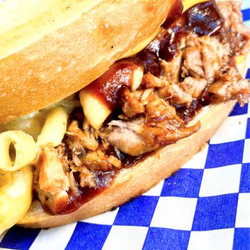 Pulled Pork Mac'n'Cheese Grilled Cheese w/ Fries