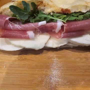 White pizza with Parma ham and Mozzarella