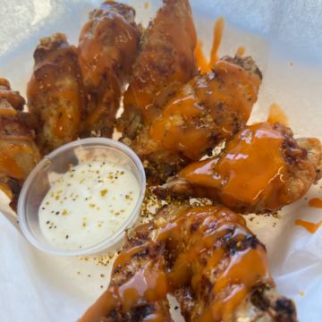 Traditional bone in wings bbq, buffalo or lemon pepper