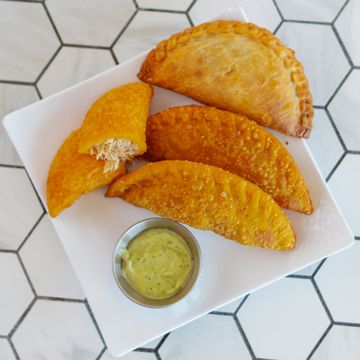 Peruvian Chicken Empanada (H)