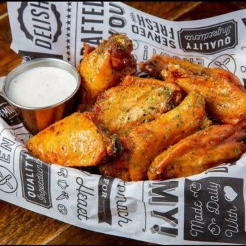 Saucy Wings (8 pcs)
