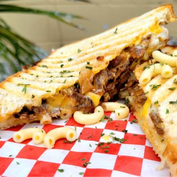 The Philly'N Mac Grilled Cheese