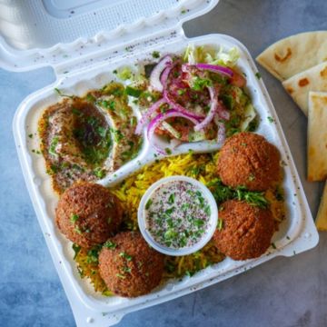 Falafel rice plate