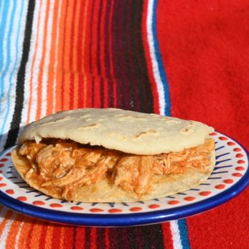 Gordita Tinga de pollo