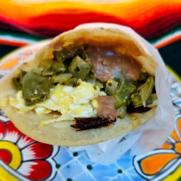 Gordita eggs beans