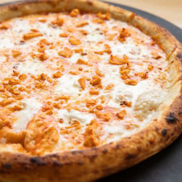 14" BUFFALO CHICKEN PIZZA