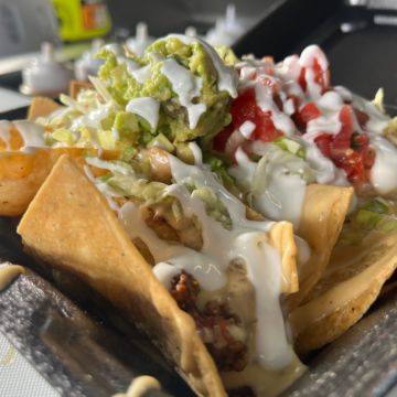 Creamy Jalapeno Nachos