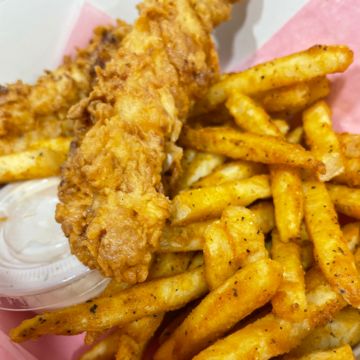 Chicken strips w/ fries