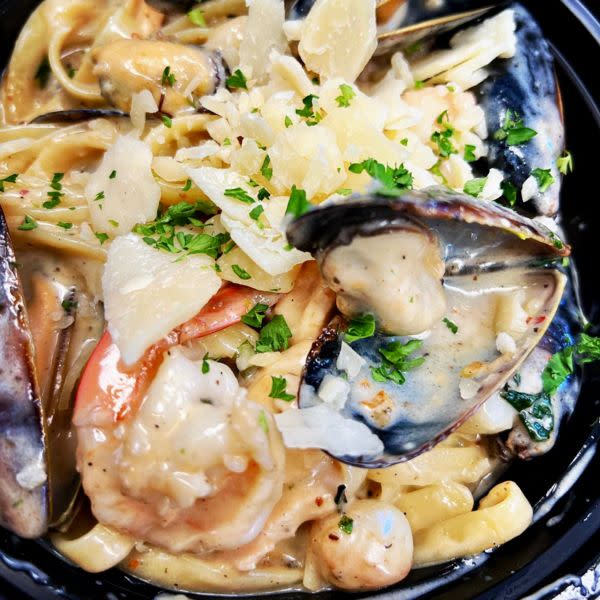 Seafood Alfredo