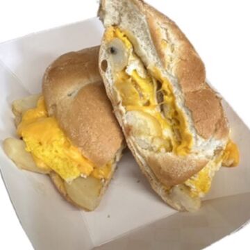 165 Potato, Egg, & Cheese on a Kaiser roll / Papas, huevo y queso en un pan Kaiser