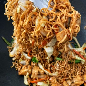 Chicken Stir-Fry Ramen Noodles