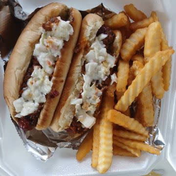 2 Hot Dogs