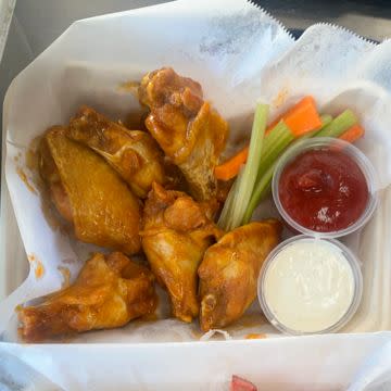 Buffalo wings/ Barbecue, Lemon pepper, Cajun sauce