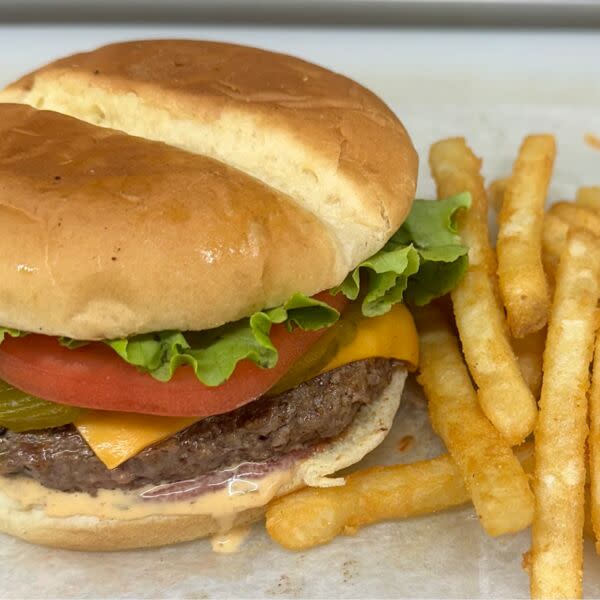 1/2 Pound Cheeseburger