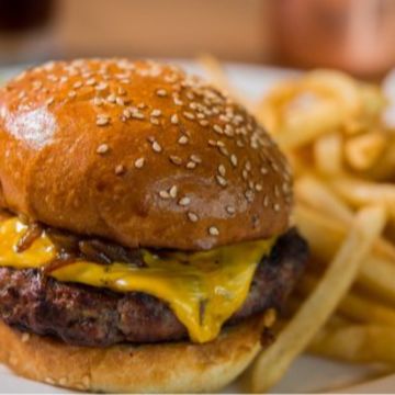 1/2 Pound Cheeseburger