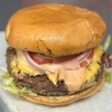 Classic 8 oz Cheeseburger