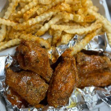 Wings w/ Fries