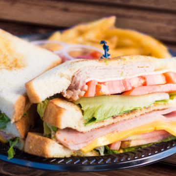 Sandwich w/ Fries