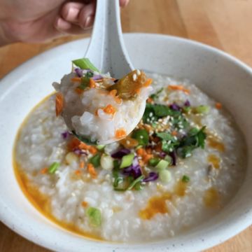 Congee + 2 Bao 粥+2包