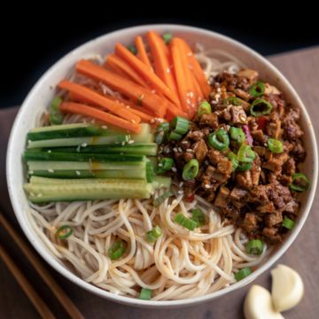 Zha Jiang Mian + 2 Bao 炸酱面+2包