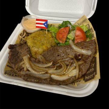 Mofongo with cube steak and onion