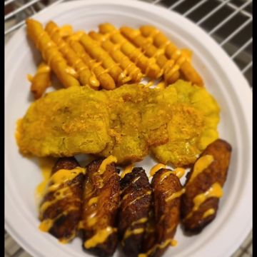 Tostones,  maduros , fried yuca