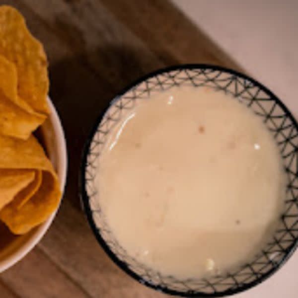 Queso & chips