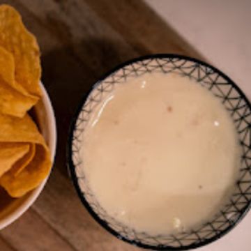 Queso & chips