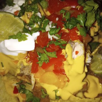 Jerk chicken nachos