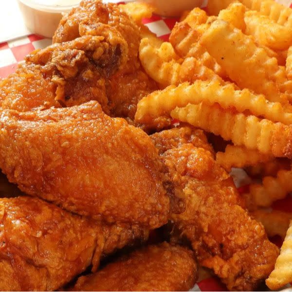 Crispy Chicken wings & Fries