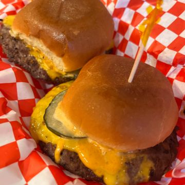 Classic Cheeseburger