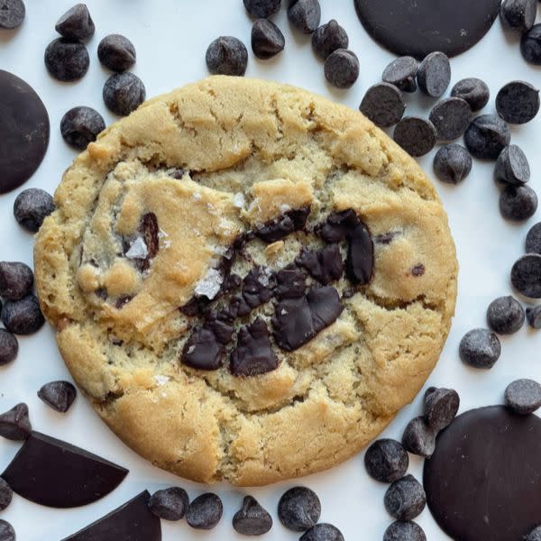SALTED CHOCOLATE & TOFFEE COOKIE