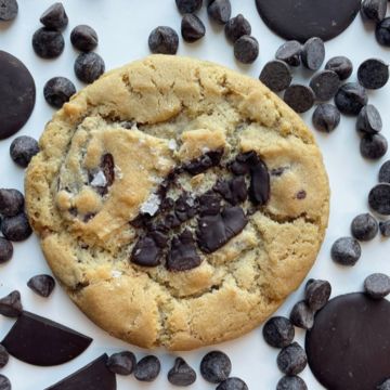 SALTED CHOCOLATE & TOFFEE COOKIE