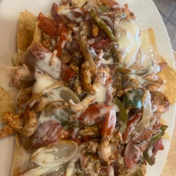 Chicken fajita nachos