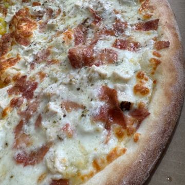 Chicken bacon ranch pizza