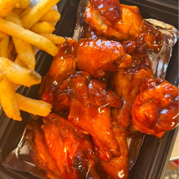 6 pcs wings w/fries