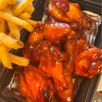 6 pcs wings w/fries