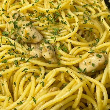 Garlic noodle chicken
