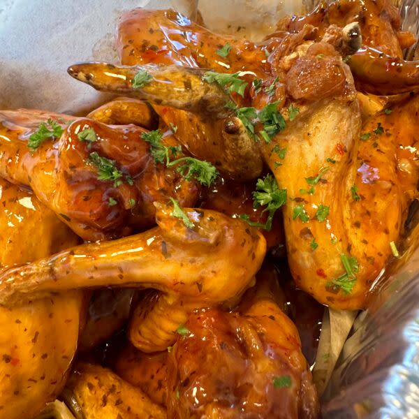 WORLD FAMOUS WING BASKET