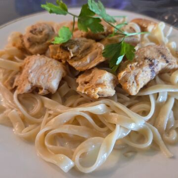 Chicken Alfredo fettuccine