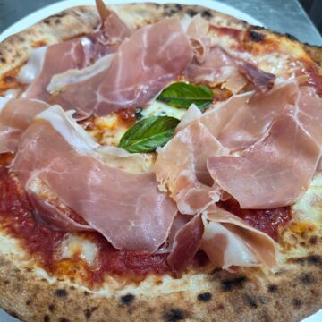 Prosciutto pizza