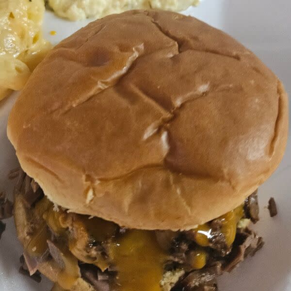 BRISKET SANDWICH w/SIDE