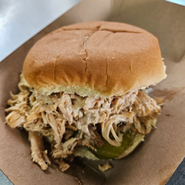 PULLED CHICKEN SANDWICH w/SIDE